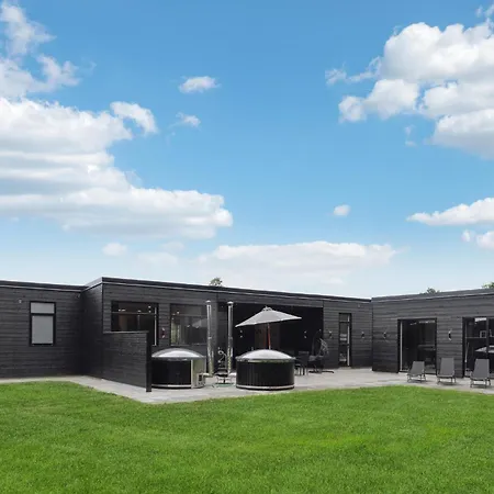 6 Bedroom In *